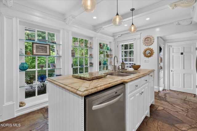 2228 Orchard Road, Ottawa Hills, OH 43606