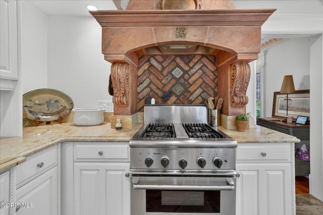2228 Orchard Road, Ottawa Hills, OH 43606