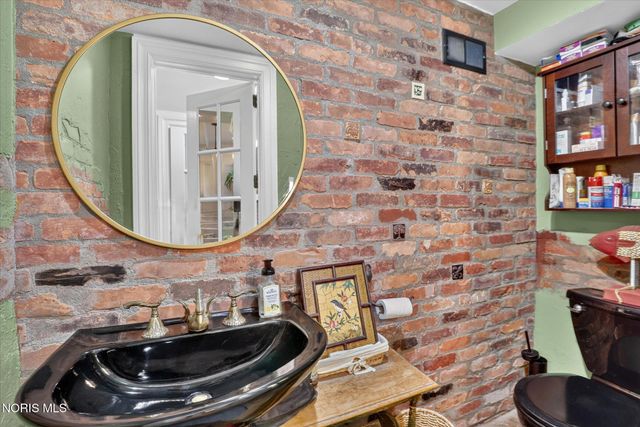2228 Orchard Road, Ottawa Hills, OH 43606