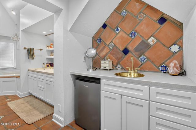 2228 Orchard Road, Ottawa Hills, OH 43606