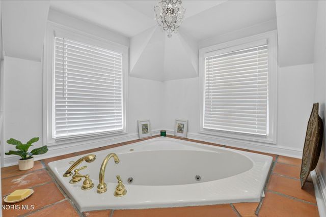 2228 Orchard Road, Ottawa Hills, OH 43606