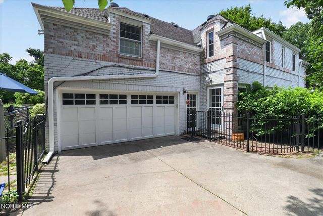 2228 Orchard Road, Ottawa Hills, OH 43606