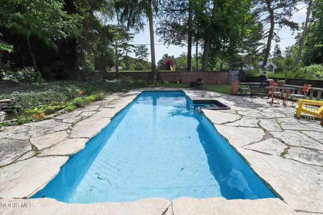 2228 Orchard Road, Ottawa Hills, OH 43606