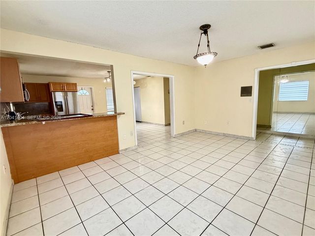 913 NW 22nd Pl 0, Miami, FL 33125