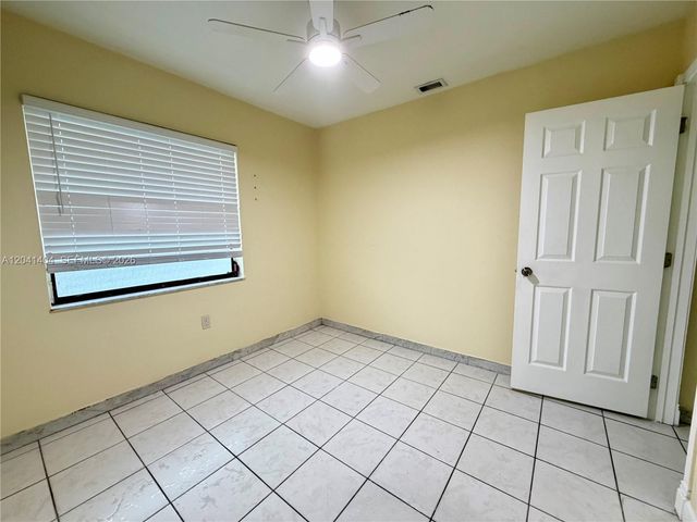 913 NW 22nd Pl 0, Miami, FL 33125