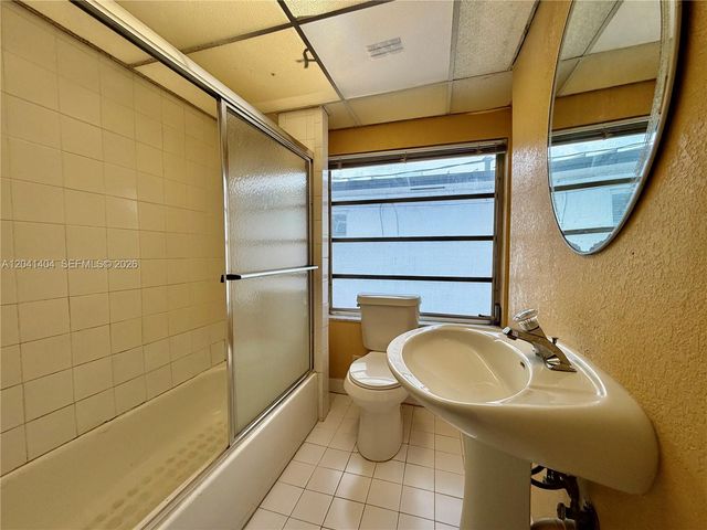 913 NW 22nd Pl 0, Miami, FL 33125