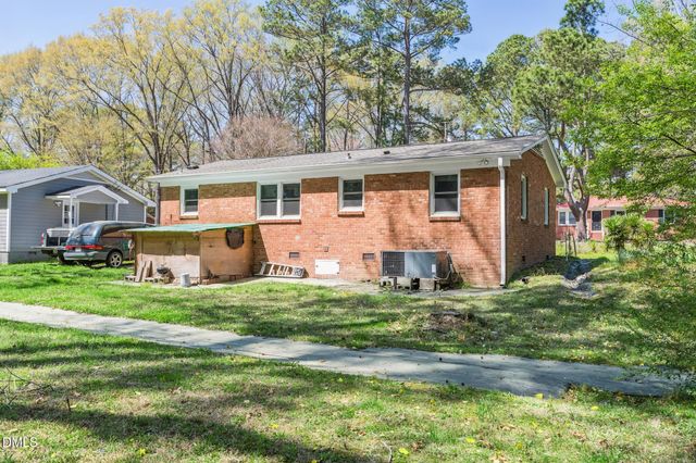 112 E Franklin Street, Zebulon, NC 27597