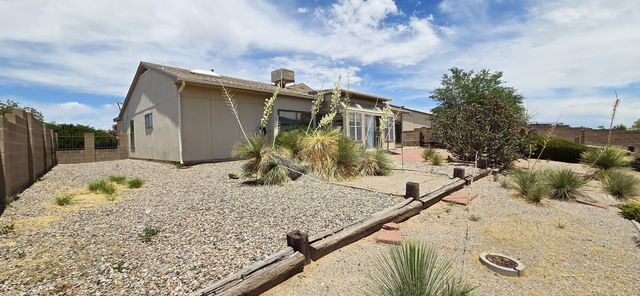 1712 Hudson River Road NE, Rio Rancho, NM 87144