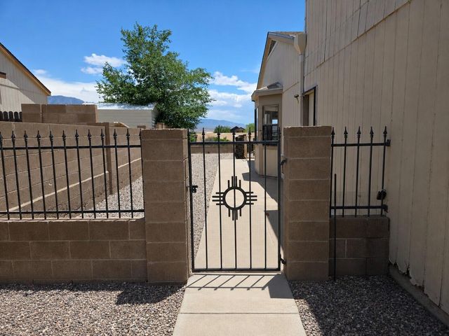 1712 Hudson River Road NE, Rio Rancho, NM 87144
