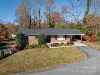 71 Bristol Lane, Hendersonville, NC 28792