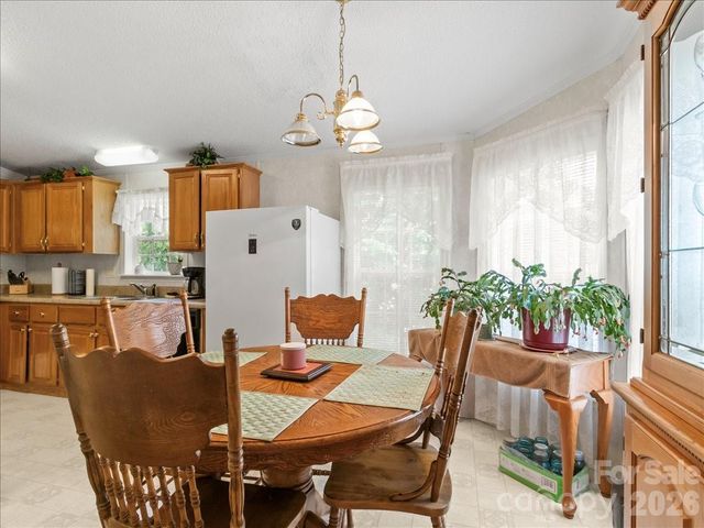 98 Cardinal Lane, Burnsville, NC 28714