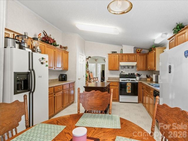 98 Cardinal Lane, Burnsville, NC 28714