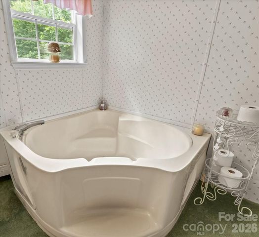 98 Cardinal Lane, Burnsville, NC 28714