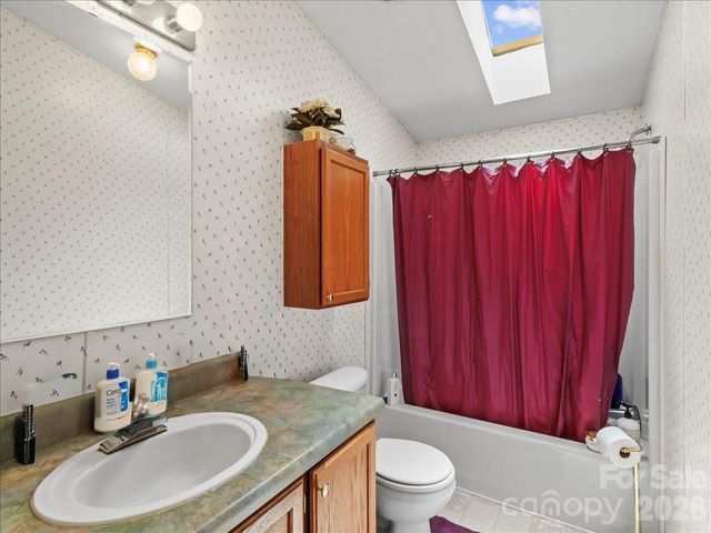 98 Cardinal Lane, Burnsville, NC 28714