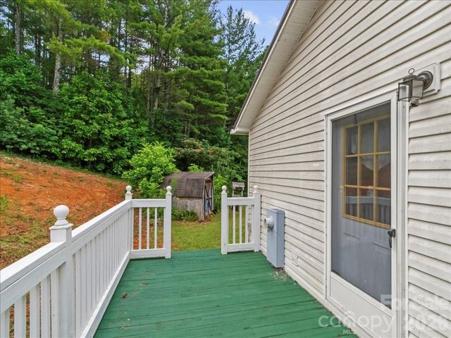 98 Cardinal Lane, Burnsville, NC 28714