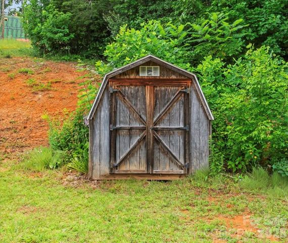 98 Cardinal Lane, Burnsville, NC 28714