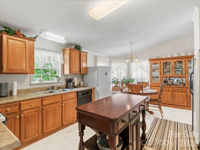 98 Cardinal Lane, Burnsville, NC 28714
