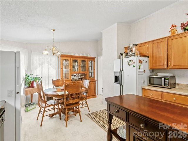 98 Cardinal Lane, Burnsville, NC 28714