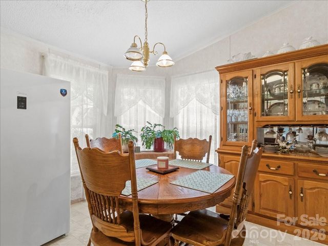 98 Cardinal Lane, Burnsville, NC 28714