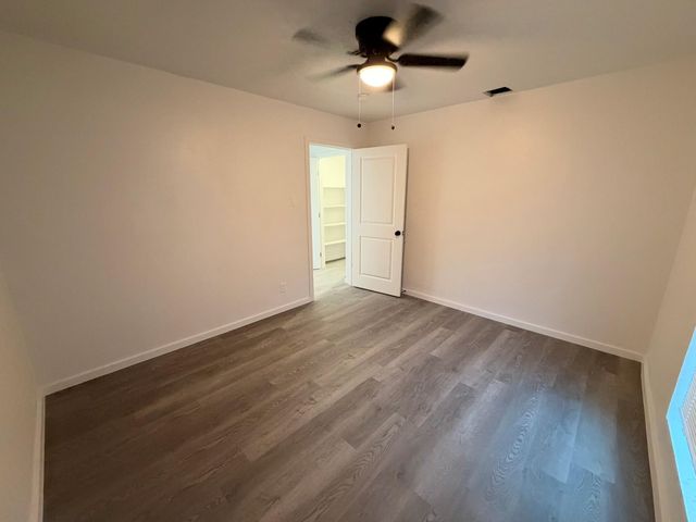 916 Brook Forest Drive A, Conroe, TX 77385