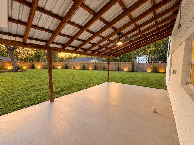 916 Brook Forest Drive A, Conroe, TX 77385
