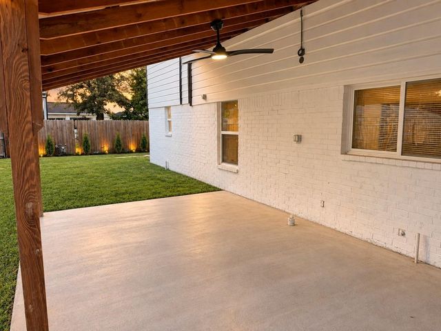 916 Brook Forest Drive A, Conroe, TX 77385