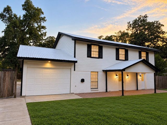 916 Brook Forest Drive A, Conroe, TX 77385