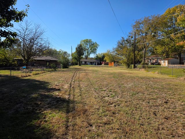116 N Lynn Avenue, Denison, TX 75020