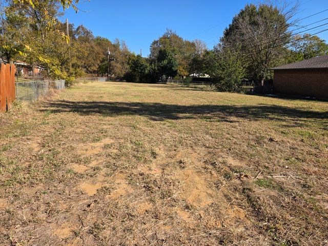 116 N Lynn Avenue, Denison, TX 75020