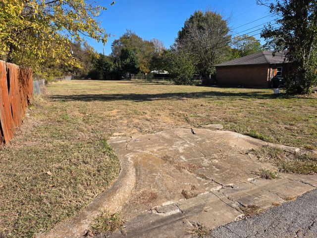 116 N Lynn Avenue, Denison, TX 75020