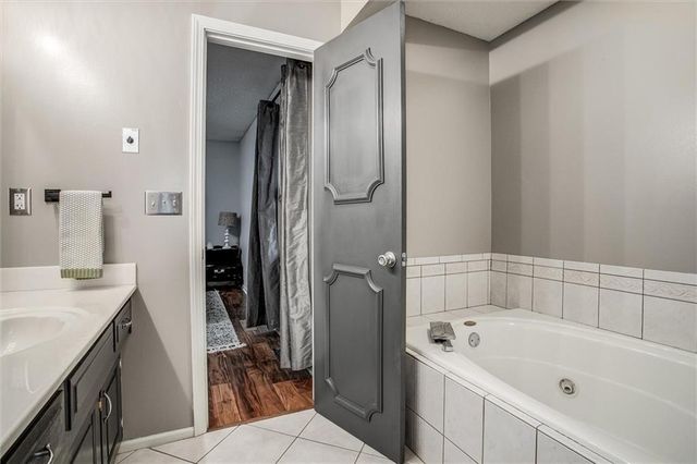 16505 E 52nd Street S, Independence, MO 64055