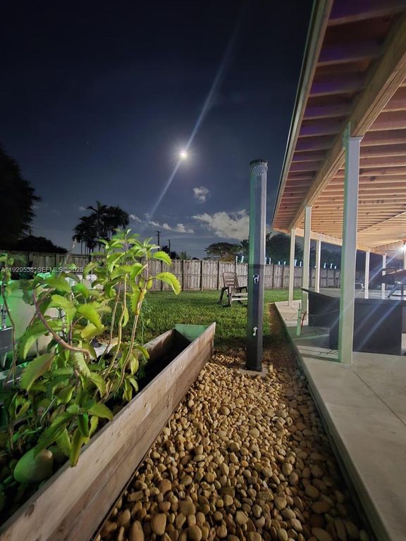 Image 10 of property listing at 16401 SW 292nd St., Homestead, FL 33033