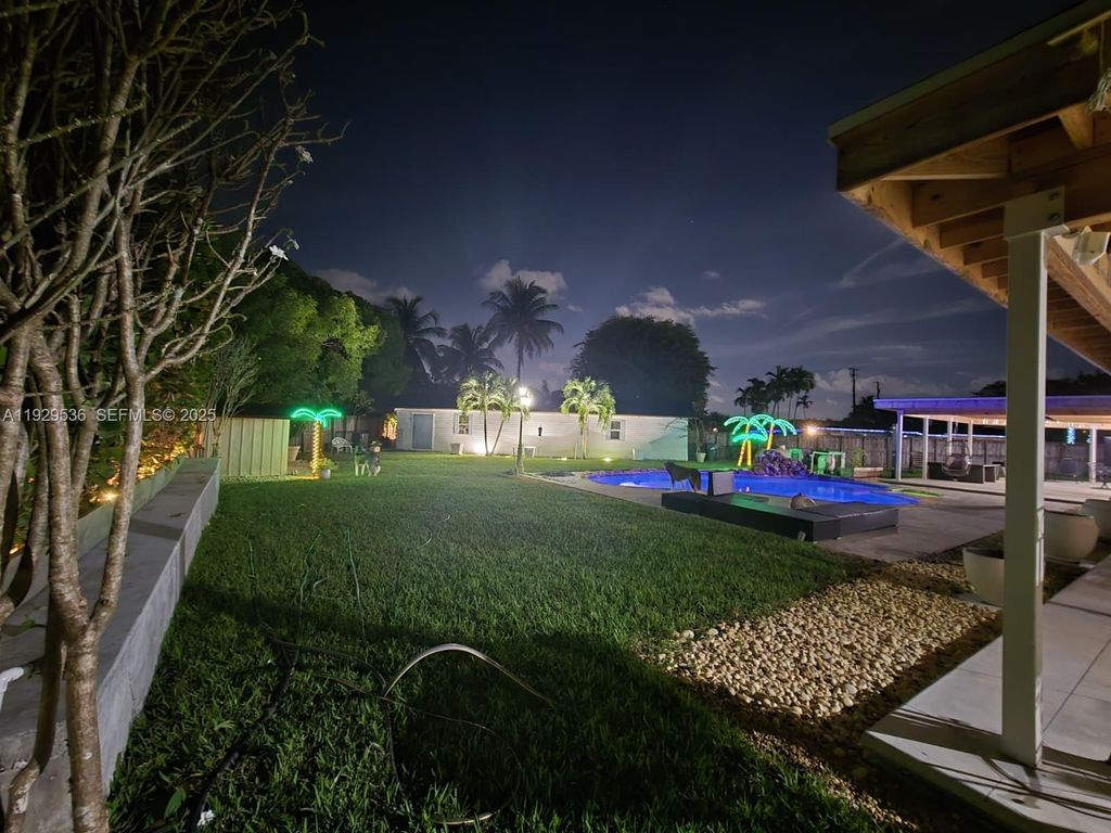 Image 11 of property listing at 16401 SW 292nd St., Homestead, FL 33033