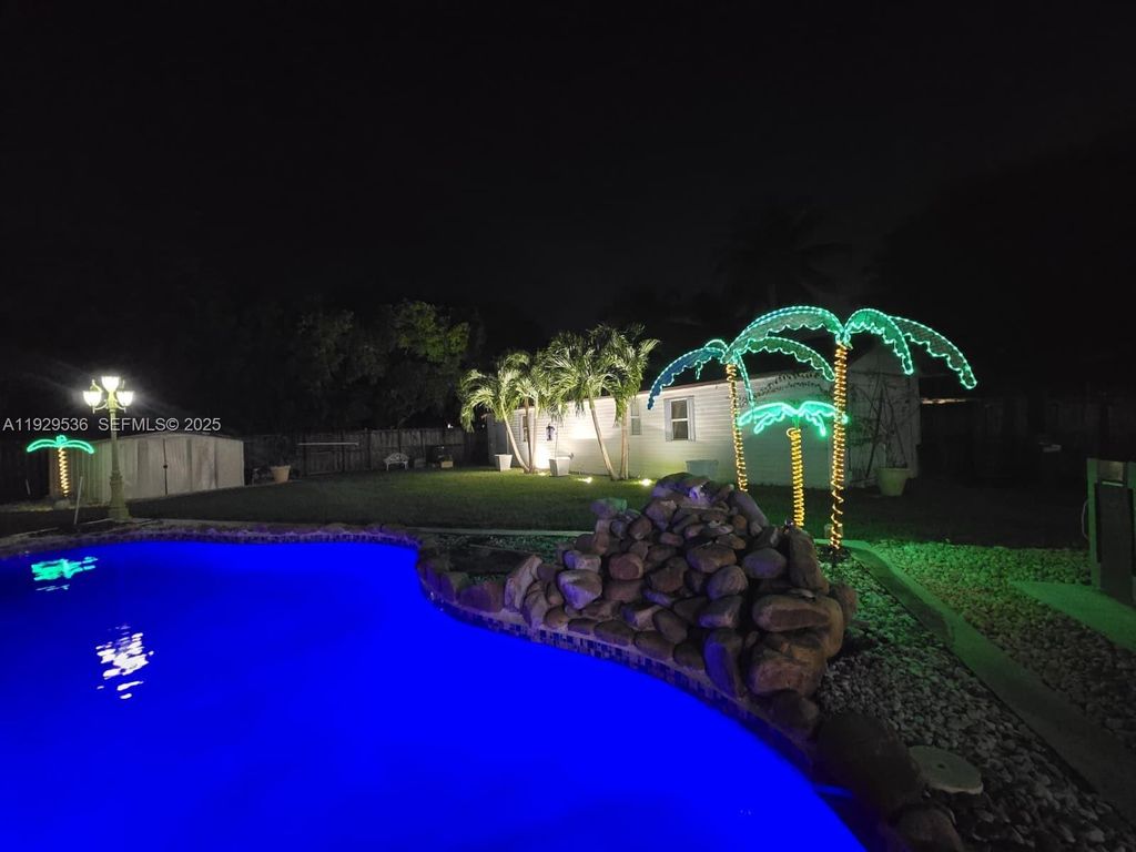 Image 13 of property listing at 16401 SW 292nd St., Homestead, FL 33033