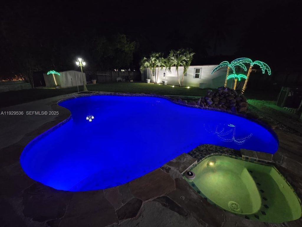 Image 15 of property listing at 16401 SW 292nd St., Homestead, FL 33033