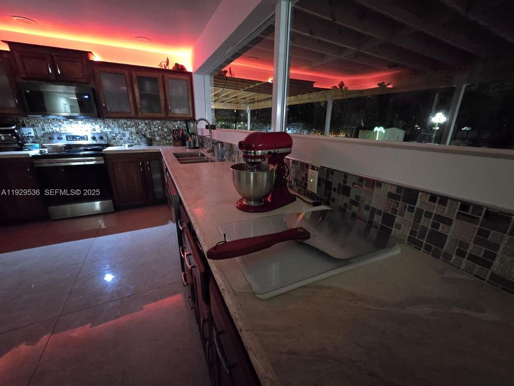 Image 16 of property listing at 16401 SW 292nd St., Homestead, FL 33033