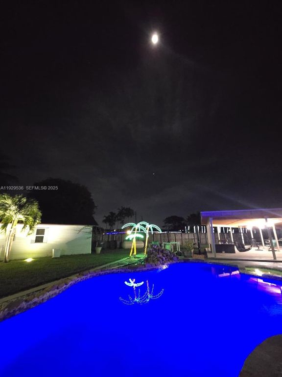 Image 18 of property listing at 16401 SW 292nd St., Homestead, FL 33033