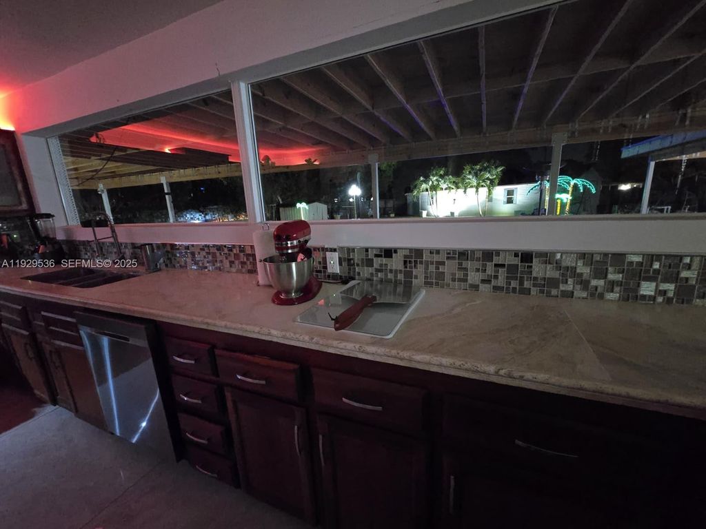 Image 20 of property listing at 16401 SW 292nd St., Homestead, FL 33033