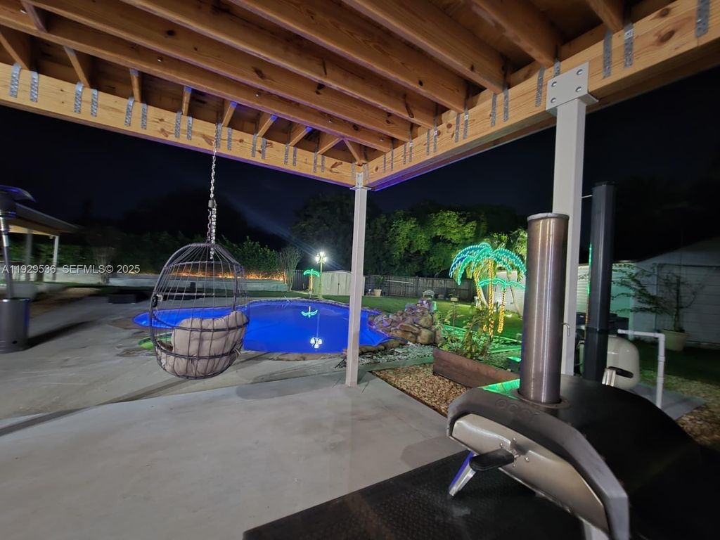 Image 5 of property listing at 16401 SW 292nd St., Homestead, FL 33033