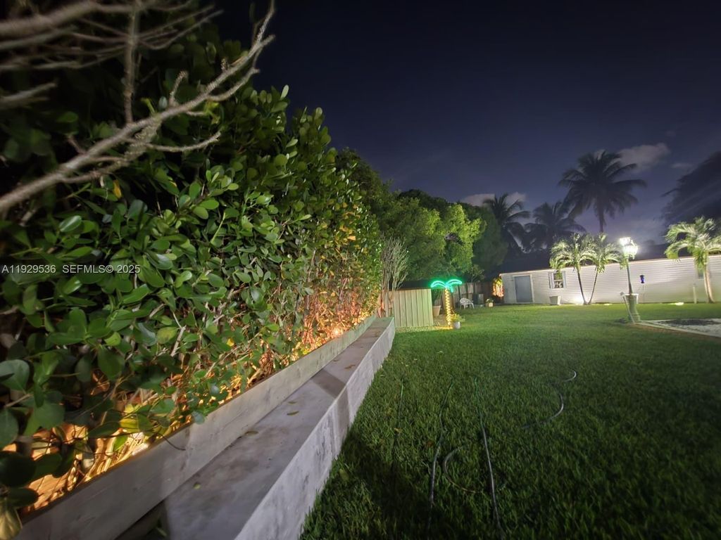 Image 6 of property listing at 16401 SW 292nd St., Homestead, FL 33033