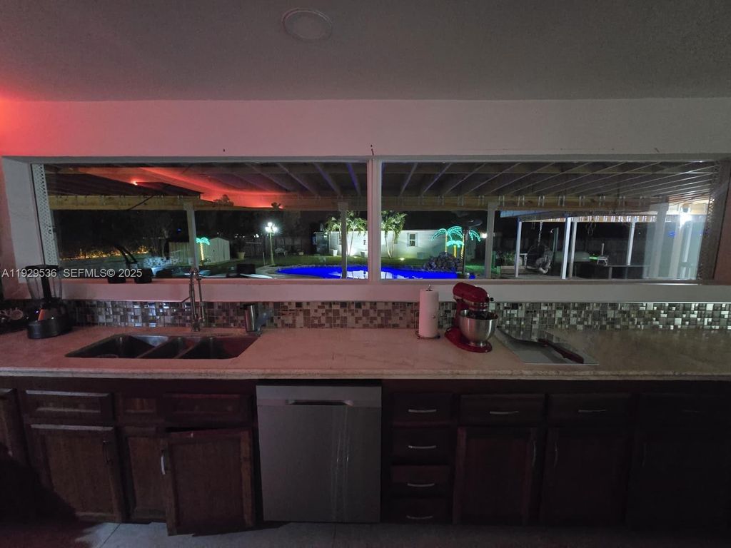 Image 7 of property listing at 16401 SW 292nd St., Homestead, FL 33033