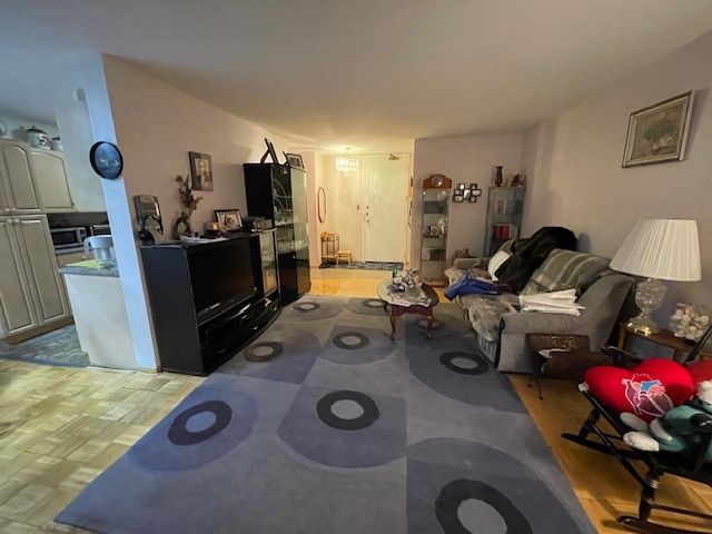 7141 N Kedzie Avenue 110, Chicago, IL 60645