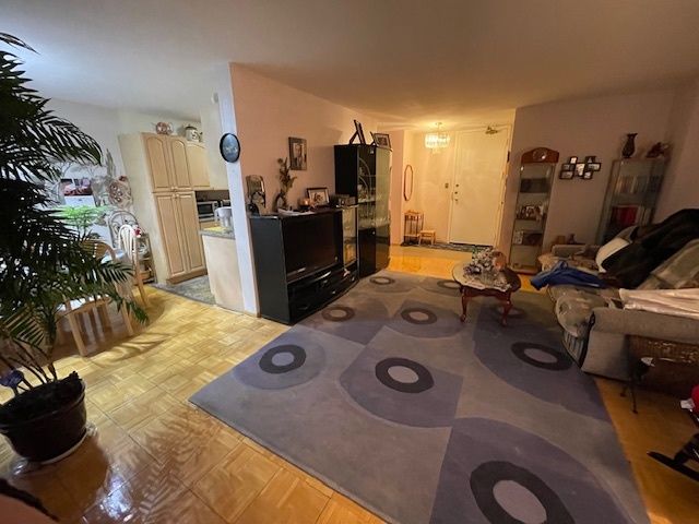 7141 N Kedzie Avenue 110, Chicago, IL 60645