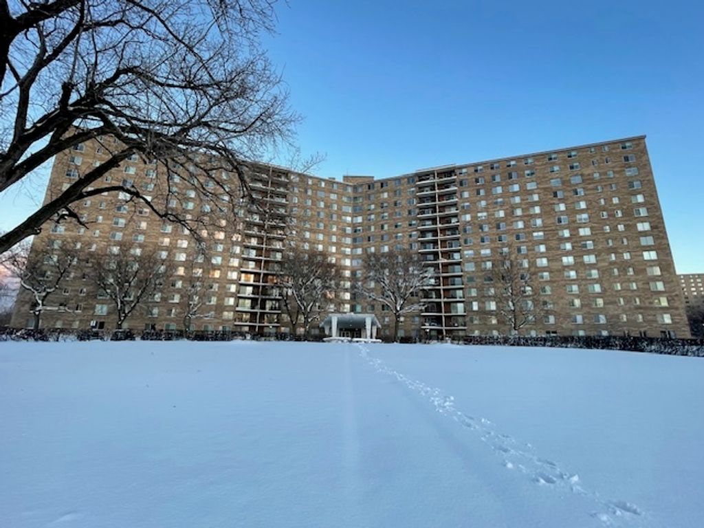 7141 N Kedzie Avenue 110, Chicago, IL 60645