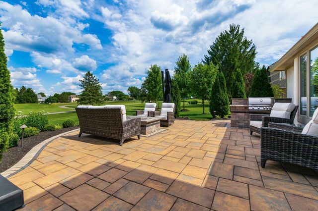 8602 Davington Drive, Dublin, OH 43017