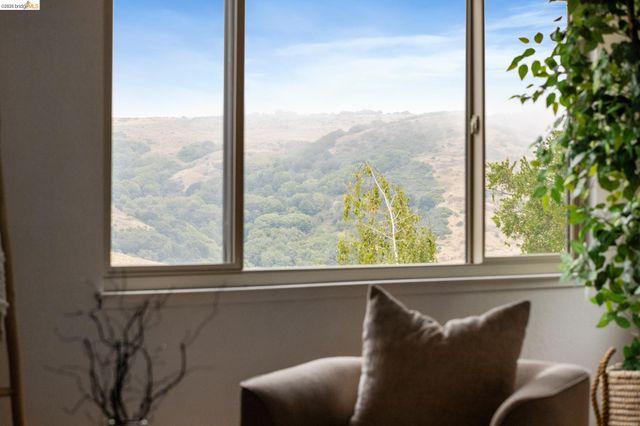 201 Vista Heights Rd, El Cerrito, CA 94530