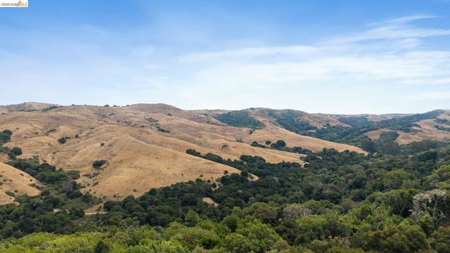 201 Vista Heights Rd, El Cerrito, CA 94530
