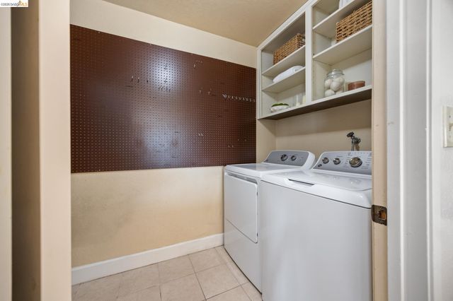 201 Vista Heights Rd, El Cerrito, CA 94530