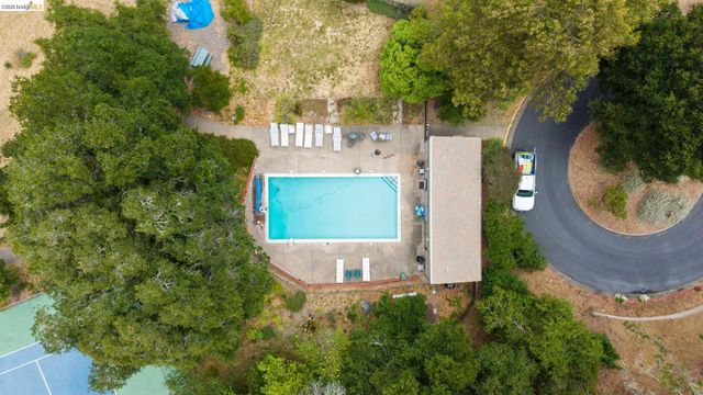 201 Vista Heights Rd, El Cerrito, CA 94530