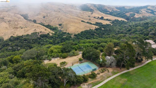 201 Vista Heights Rd, El Cerrito, CA 94530